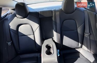 Седан Tesla Model 3 2018 в Ровно