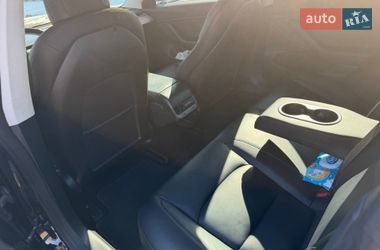 Седан Tesla Model 3 2018 в Ровно