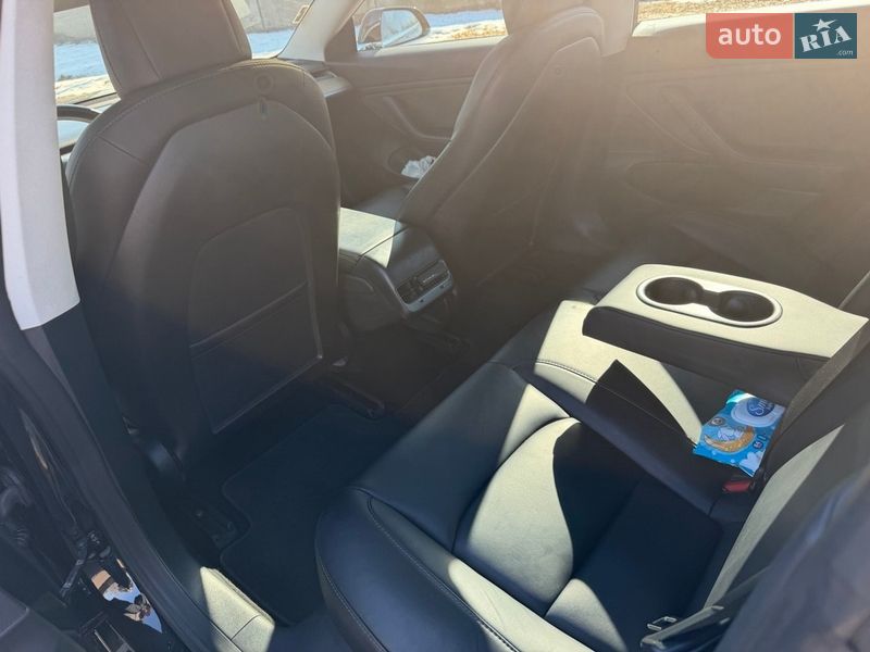 Седан Tesla Model 3 2018 в Ровно