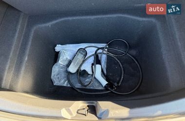 Седан Tesla Model 3 2018 в Ровно