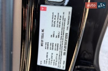 Седан Tesla Model 3 2018 в Ровно