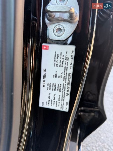 Седан Tesla Model 3 2018 в Ровно