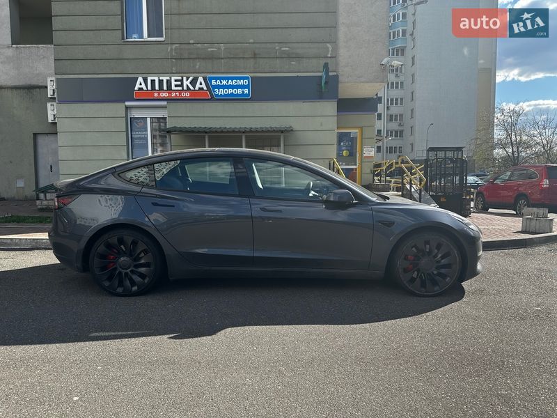 Седан Tesla Model 3 2023 в Киеве