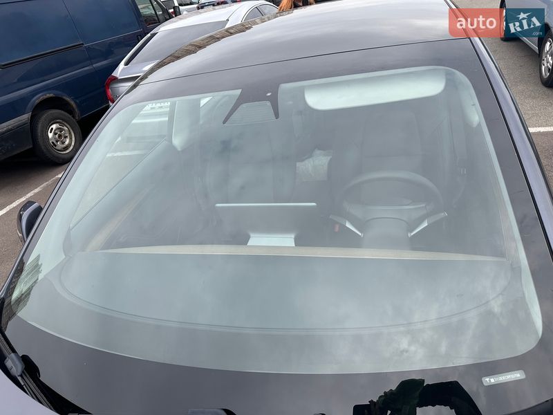 Седан Tesla Model 3 2023 в Киеве