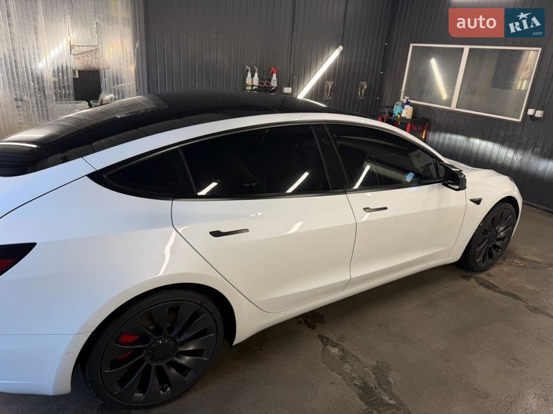 Седан Tesla Model 3 2021 в Києві