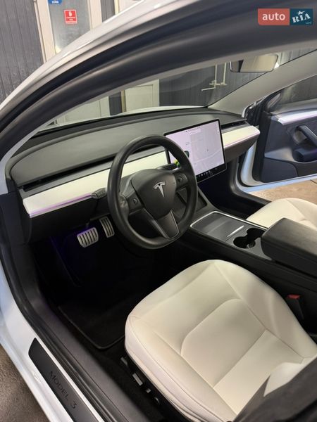 Седан Tesla Model 3 2021 в Києві