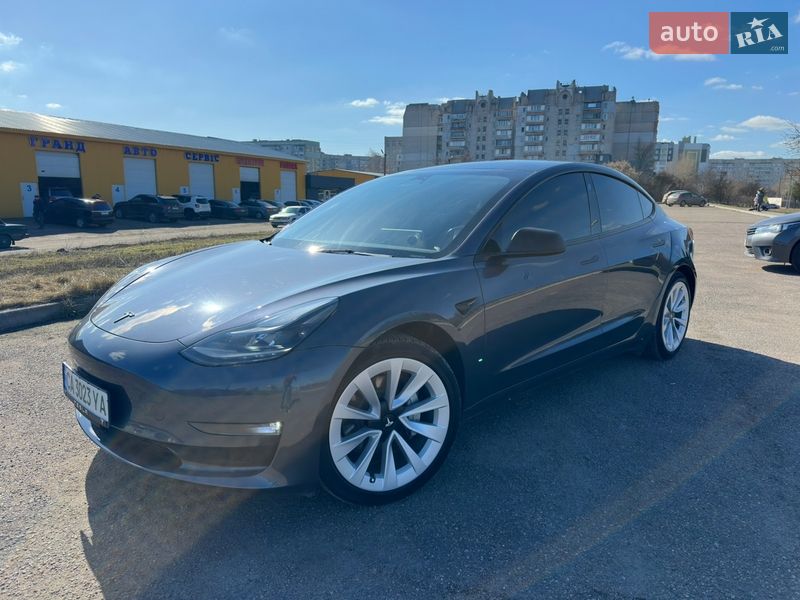 Седан Tesla Model 3 2023 в Черкассах
