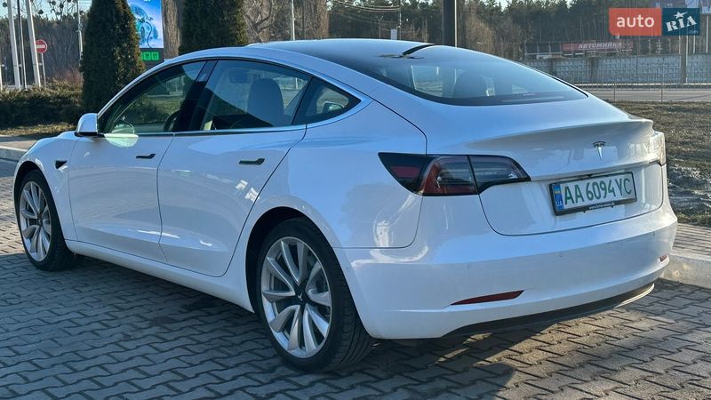 Седан Tesla Model 3 2018 в Києві