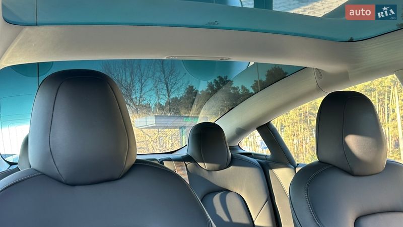 Седан Tesla Model 3 2018 в Києві