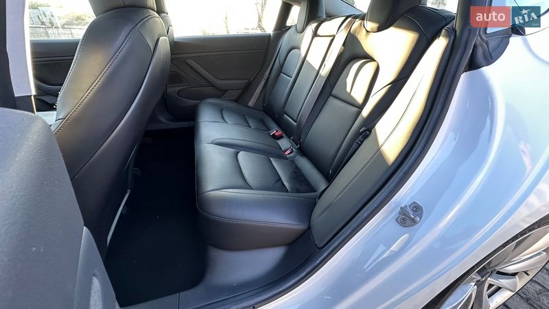 Седан Tesla Model 3 2018 в Києві