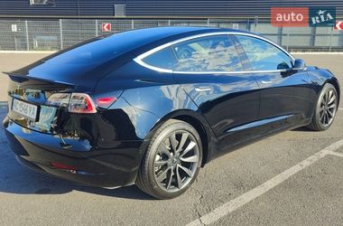 Седан Tesla Model 3 2018 в Львові