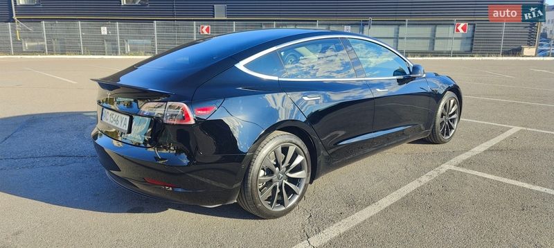 Седан Tesla Model 3 2018 в Львові