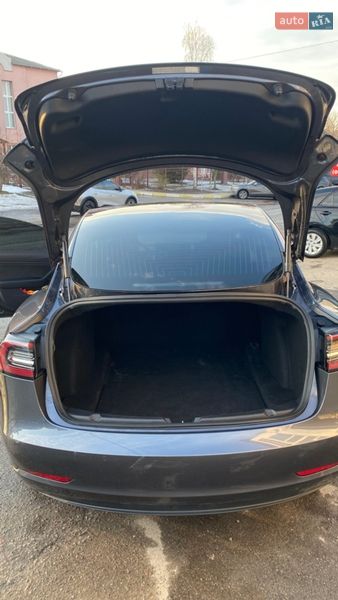 Седан Tesla Model 3 2019 в Києві