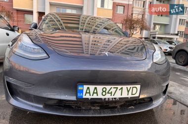 Седан Tesla Model 3 2019 в Киеве