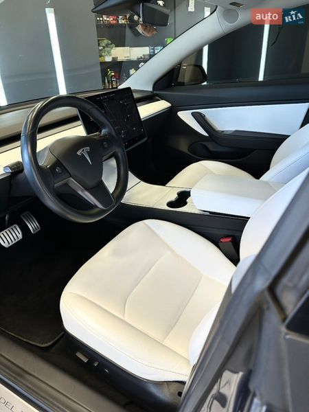 Седан Tesla Model 3 2018 в Одесі