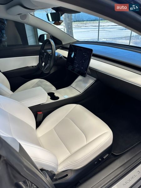Седан Tesla Model 3 2018 в Одесі