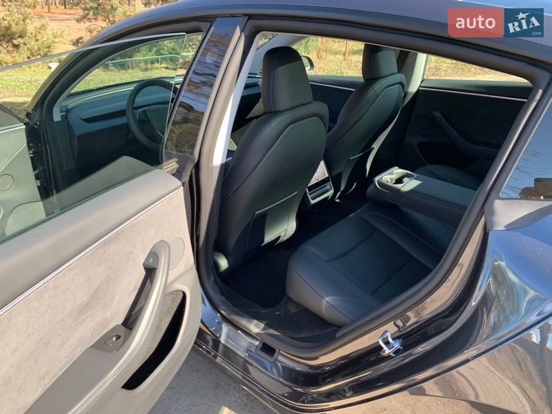 Седан Tesla Model 3 2024 в Киеве