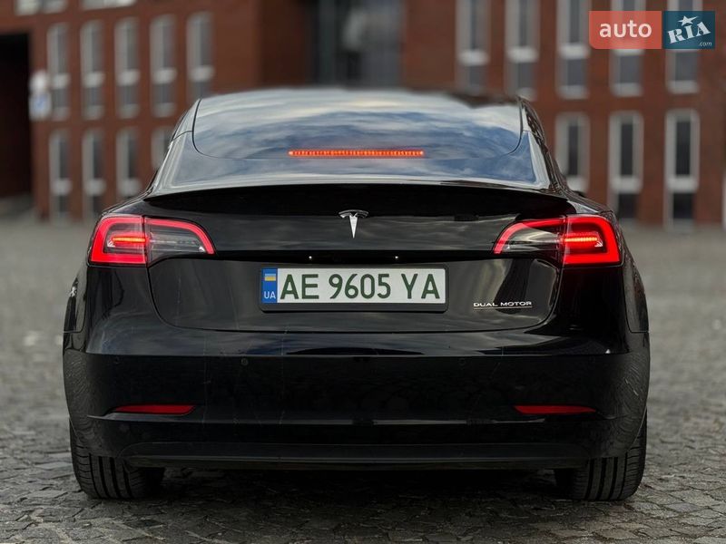 Седан Tesla Model 3 2021 в Днепре