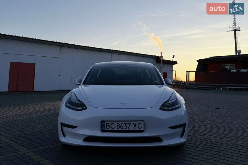 Седан Tesla Model 3 2020 в Львове