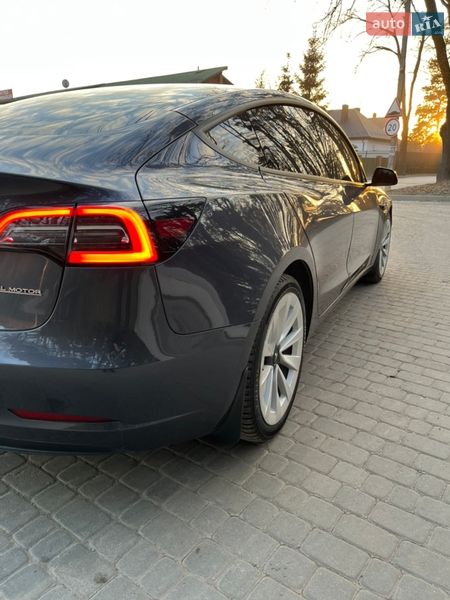 Седан Tesla Model 3 2023 в Львові