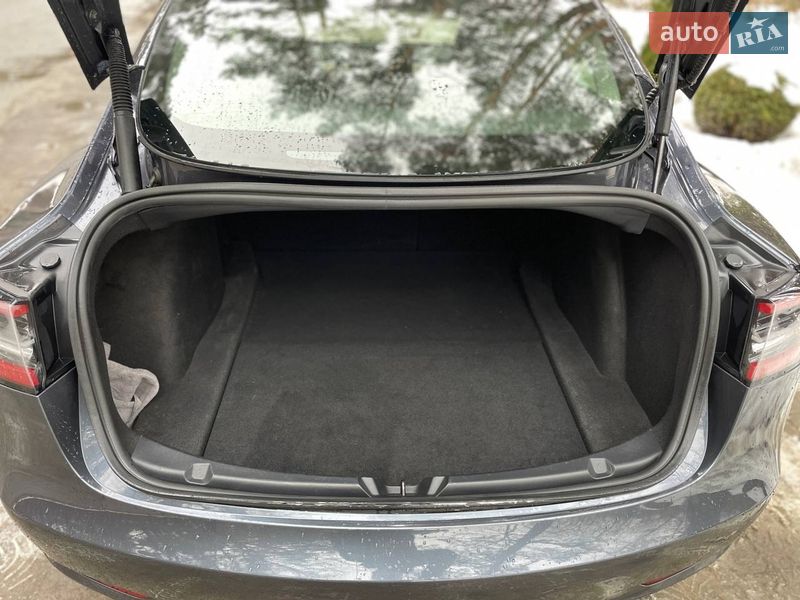 Седан Tesla Model 3 2023 в Львові
