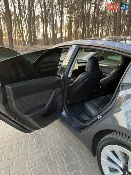 Седан Tesla Model 3 2023 в Львові