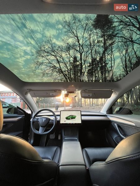 Седан Tesla Model 3 2023 в Львові