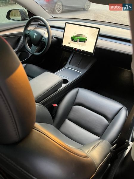 Седан Tesla Model 3 2023 в Львові