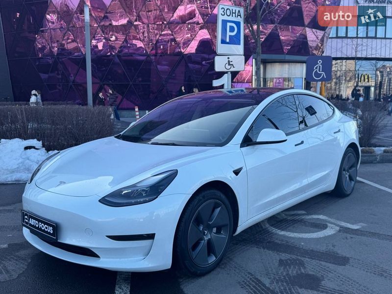Седан Tesla Model 3 2022 в Киеве