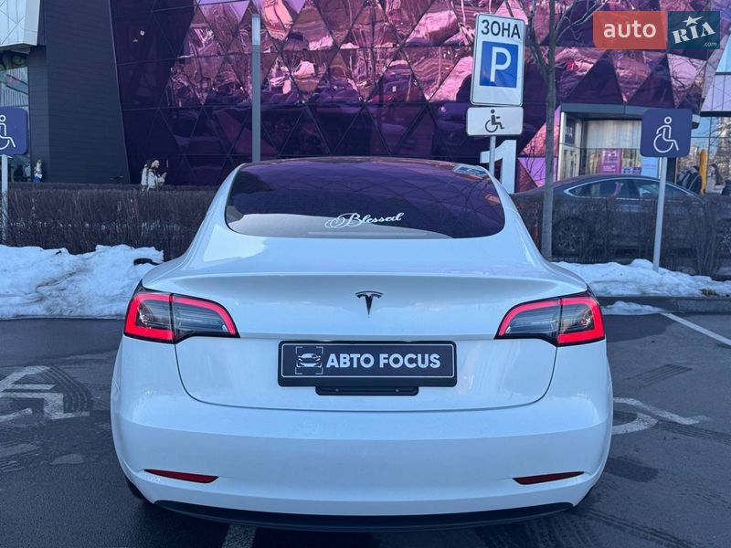Седан Tesla Model 3 2022 в Киеве