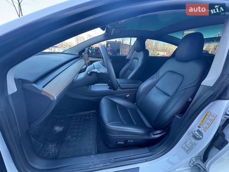 Седан Tesla Model 3 2022 в Киеве