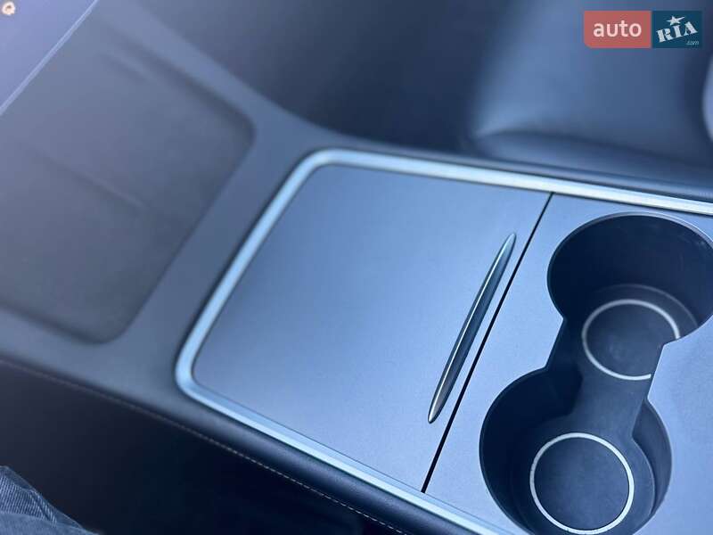 Седан Tesla Model 3 2022 в Киеве