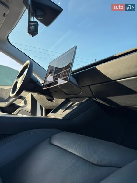 Седан Tesla Model 3 2024 в Снятине