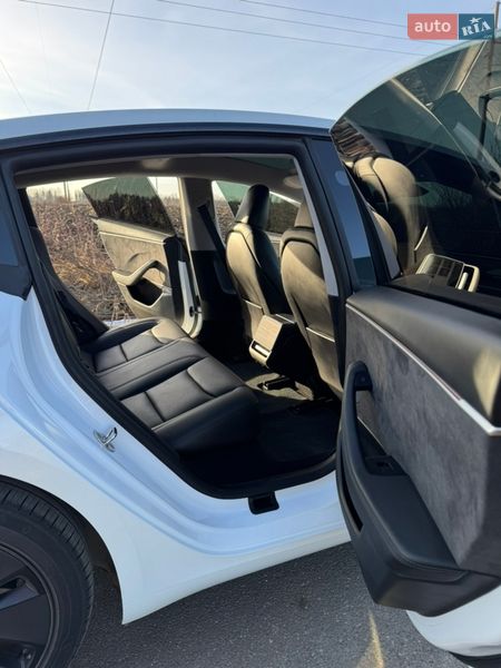 Седан Tesla Model 3 2024 в Снятине