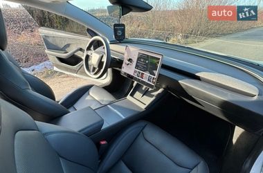 Седан Tesla Model 3 2024 в Снятине