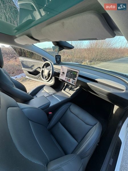 Седан Tesla Model 3 2024 в Снятине