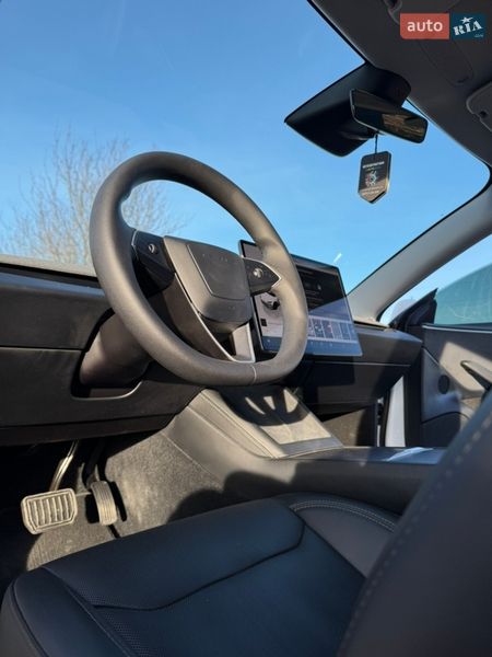 Седан Tesla Model 3 2024 в Снятине