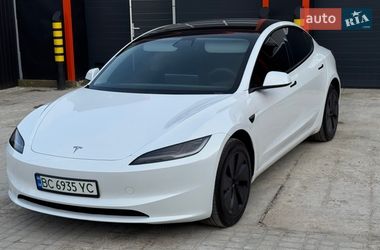 Седан Tesla Model 3 2024 в Самборі