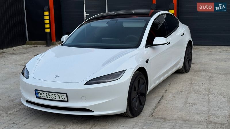 Седан Tesla Model 3 2024 в Самборе