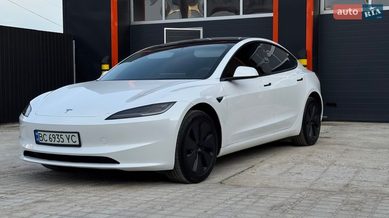Седан Tesla Model 3 2024 в Самборе