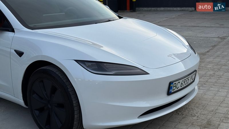 Седан Tesla Model 3 2024 в Самборе