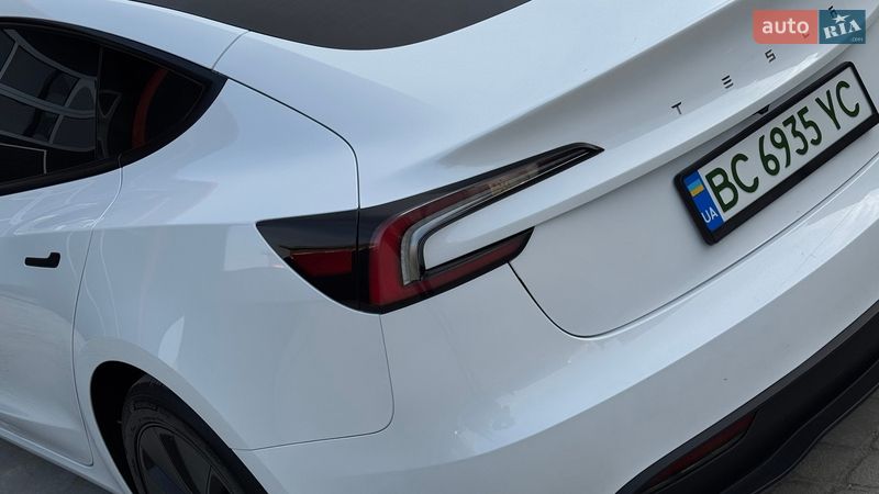 Седан Tesla Model 3 2024 в Самборе