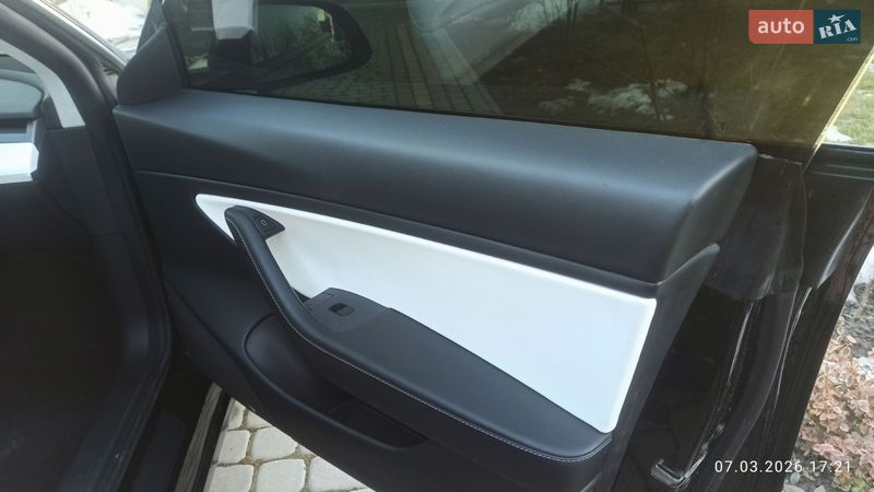 Седан Tesla Model 3 2021 в Вінниці