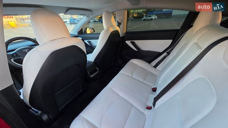Седан Tesla Model 3 2021 в Одесі