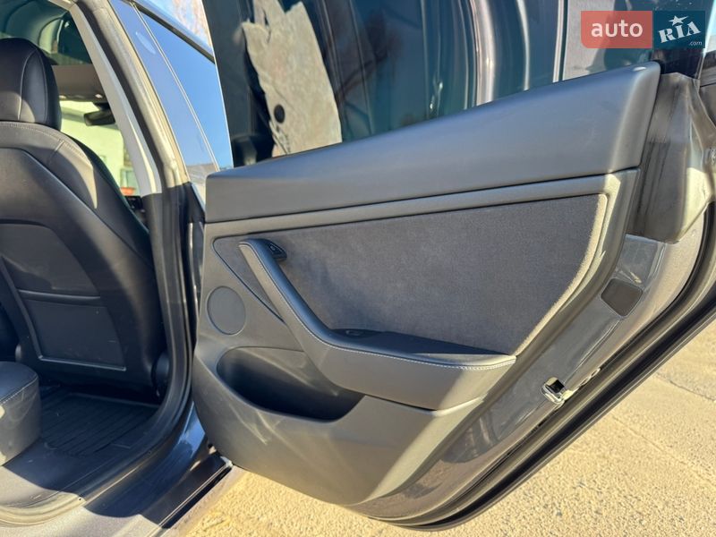 Седан Tesla Model 3 2022 в Киеве