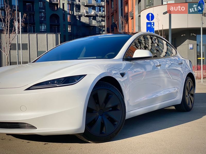 Седан Tesla Model 3 2024 в Киеве