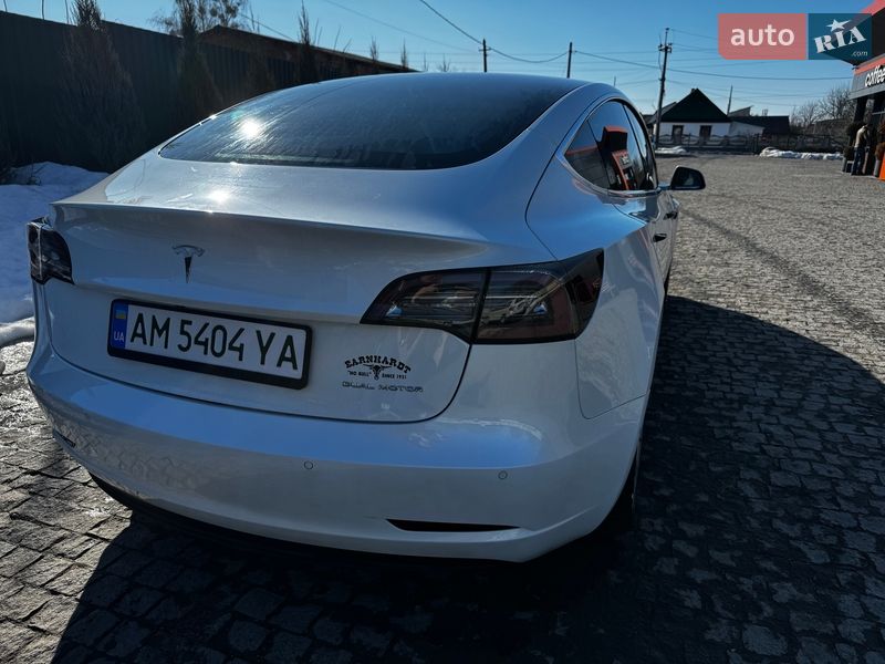 Седан Tesla Model 3 2020 в Коростишеві