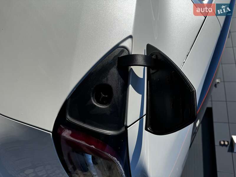 Седан Tesla Model 3 2020 в Коростишеві