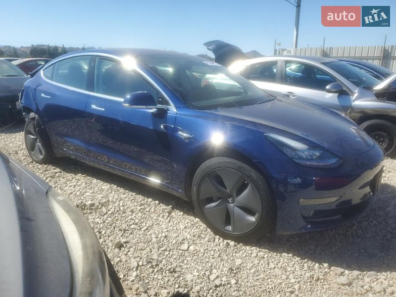 Седан Tesla Model 3 2018 в Луцке