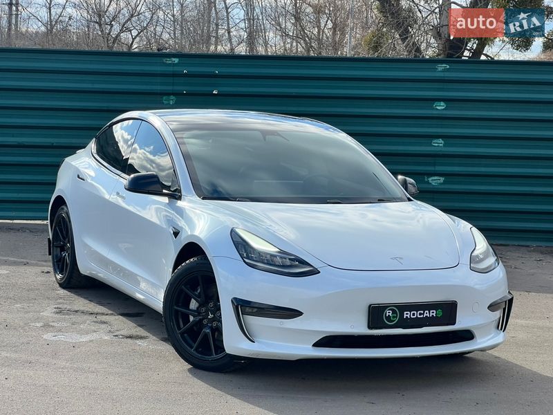 Седан Tesla Model 3 2020 в Киеве